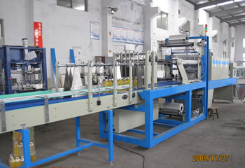 Automatic shrink packaging machine